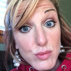 Meet your Posher, Adrianne